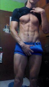 Actif 26 ans cherche passif tous type de plan cul