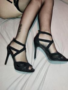 Photos et vidos de mes pieds qui branle une queue 🔞😜