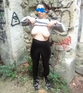Coquine cherche coquin pour cration contenu