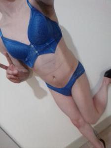 Jeune sissy, aimerai s'offrir  vieux vicelard