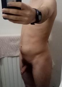 Jeune homme htro, un peu bi-curieux, cherche plan cul  La Rochelle et environs